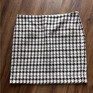 Houndstooth Patterned Skirt - Burgundy/Cream/Light Gray